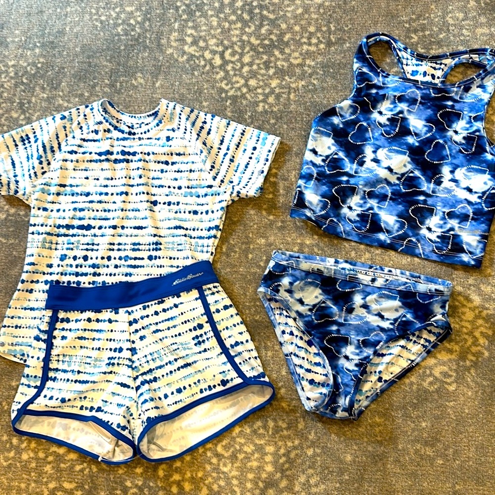 EDDIE BAUER 4 PIECE SET REVERSIBLE KIDS SIZE S 7/8 NWOT